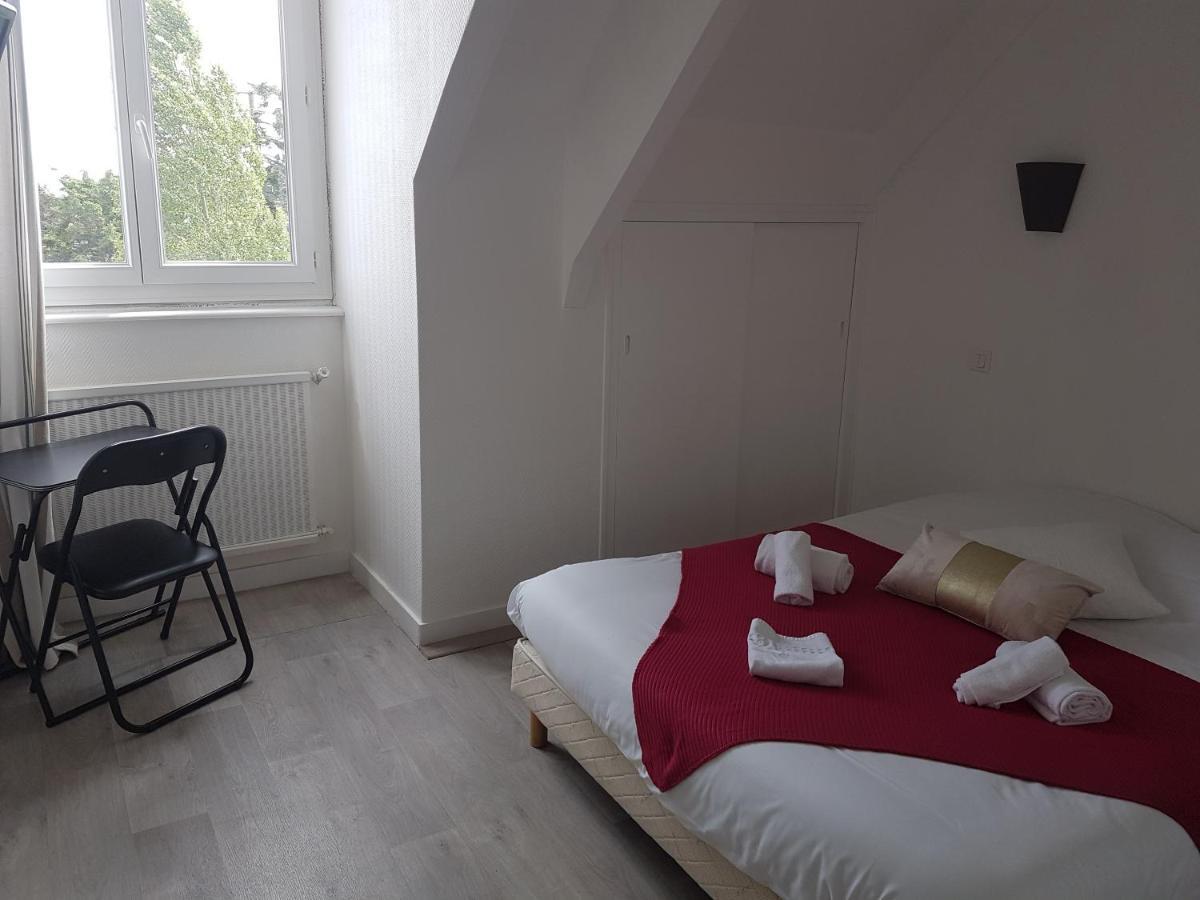 Auberge Le Guinefort Lehon Bagian luar foto